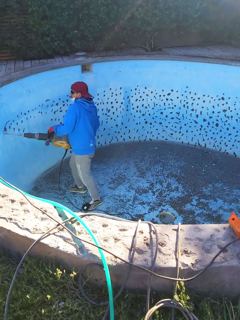 Revestimiento y reparación piscina hormigón