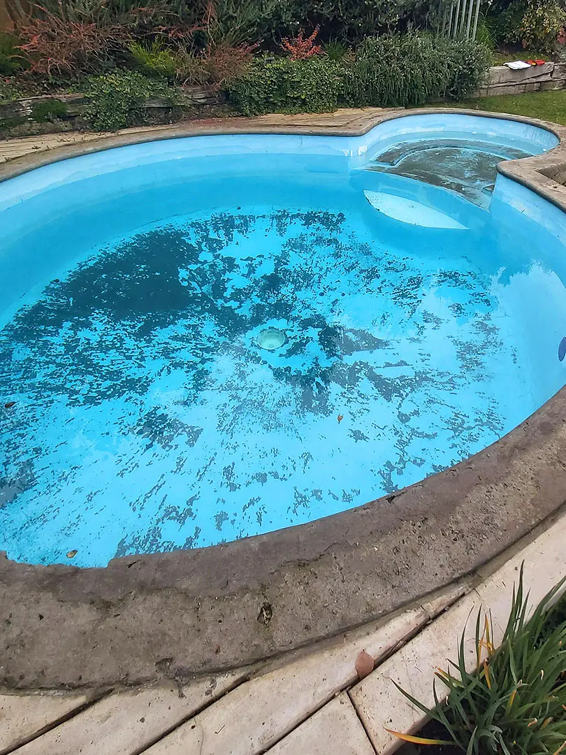 Revestimiento y reparación piscina hormigón