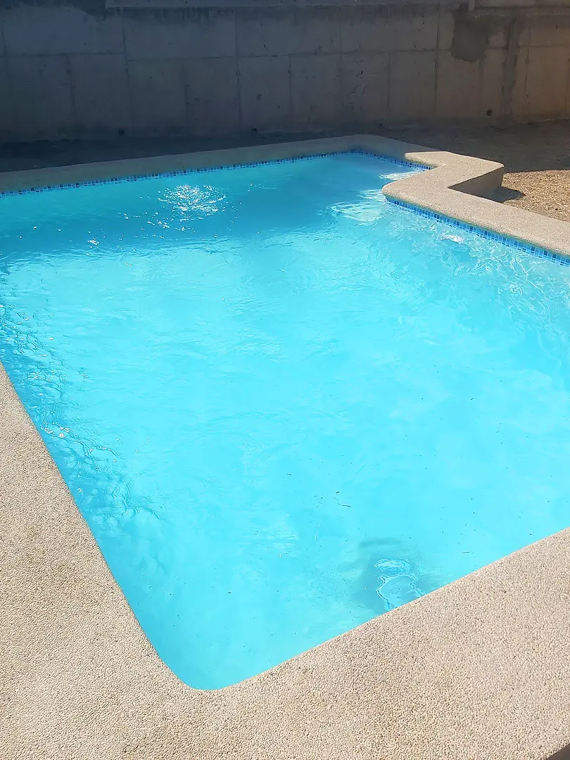 Reparación y revestimiento piscina de hormigón