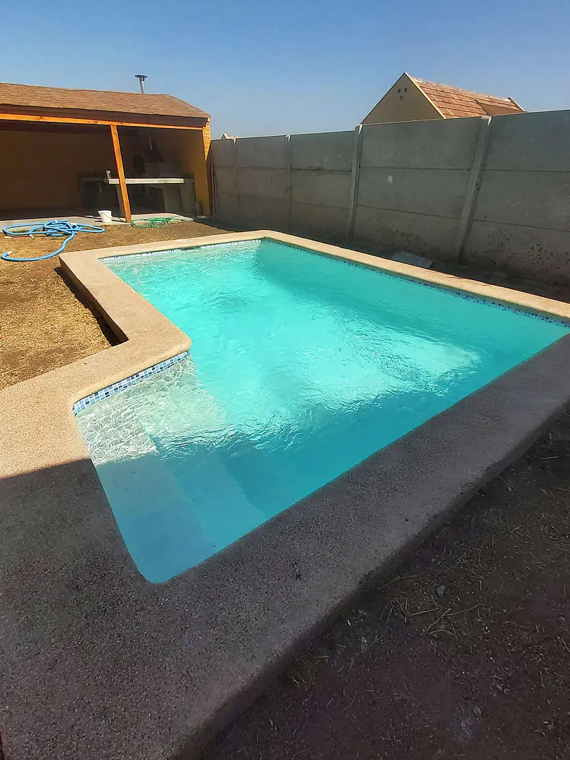 Reparación y revestimiento piscina de hormigón